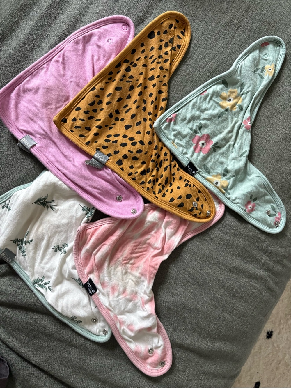 5 Kyte baby bibs